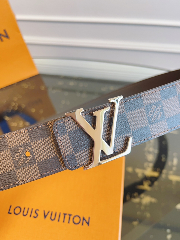 ルイヴィトンベルト背面デザイン